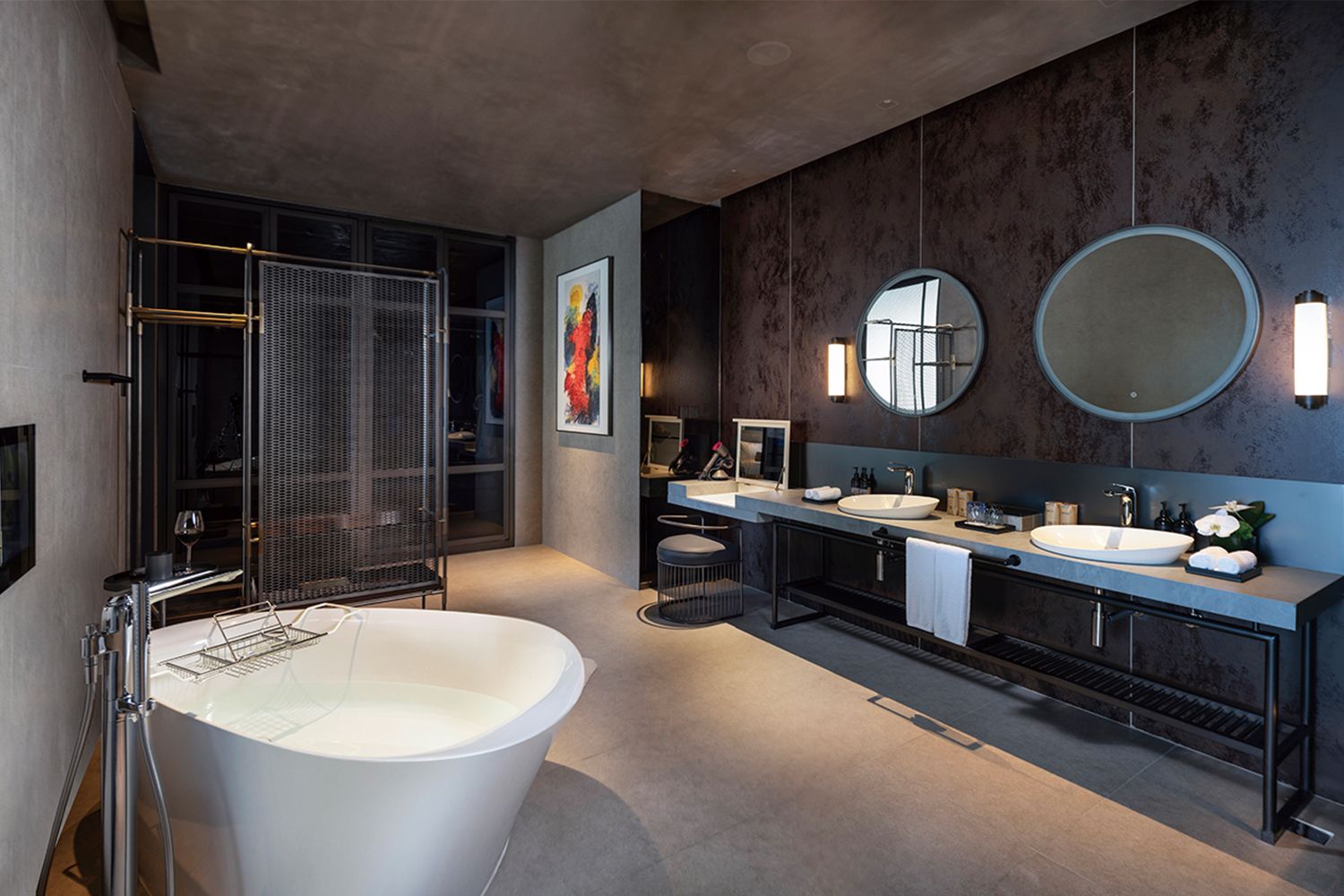 Mega Cool Suite_Bathroom