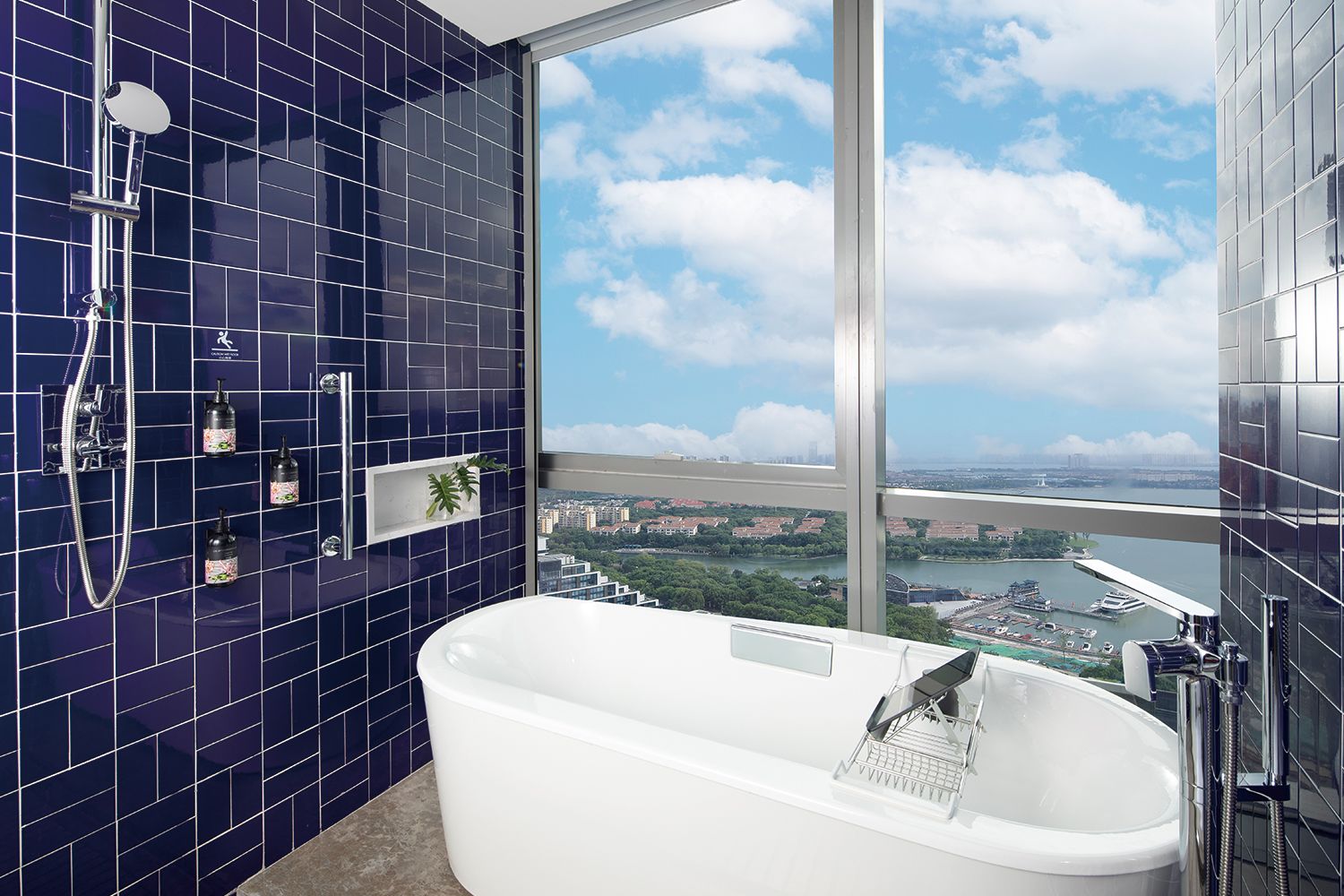 Stylish Suite_bathroom